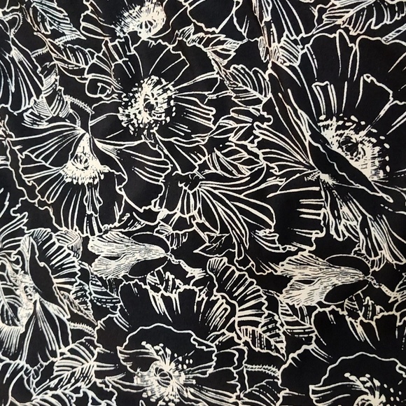 Lane Bryant Long Sleeve Nlack & White Floral V Neck Blouse Sz 18-20 Whimsygoth - Picture 9 of 11